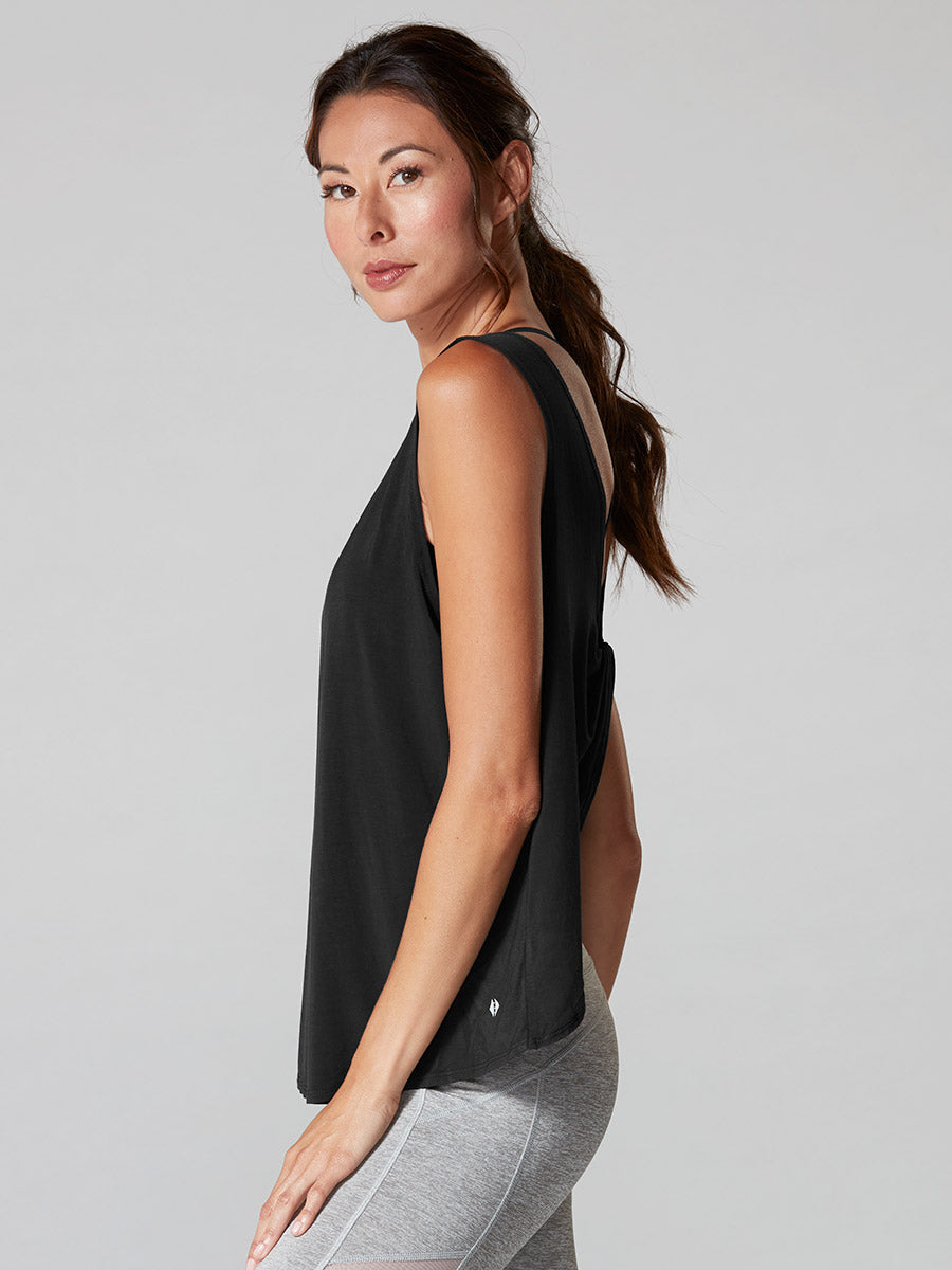 60%OFF[SALE][TAVI] ツイスト バック タンク ／ Twist Back Tank ヨガ トップス ピラティス タンク 吸汗 速乾[DRT][SS2412]