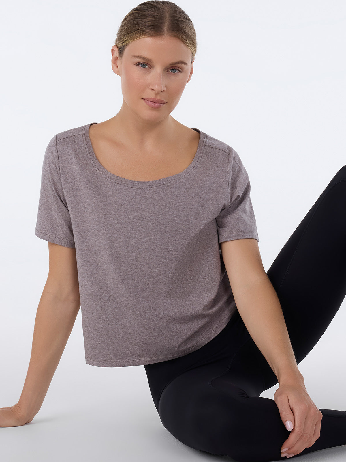 [TAVI] ワイド スクープネック Tee Wide Scoop N Tee タビ レディース  トップス 半袖 ショート丈 クルーネック TOESOX 26FW D1